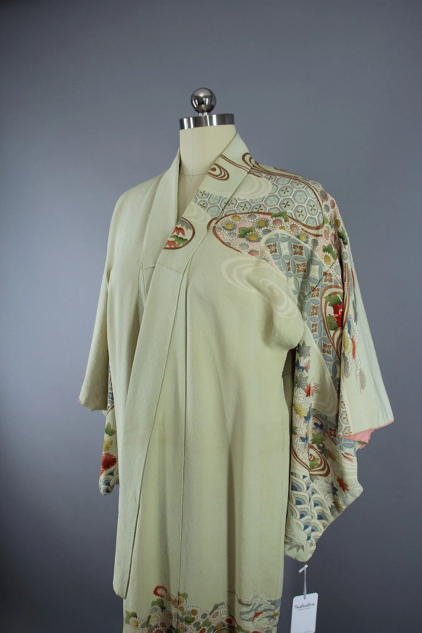 1950s Vintage Silk Kimono Robe / Pale Green Traditional Floral