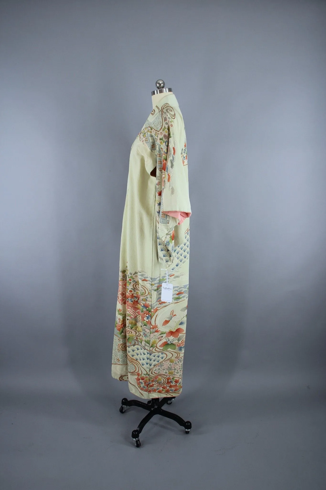 1950s Vintage Silk Kimono Robe / Pale Green Traditional Floral