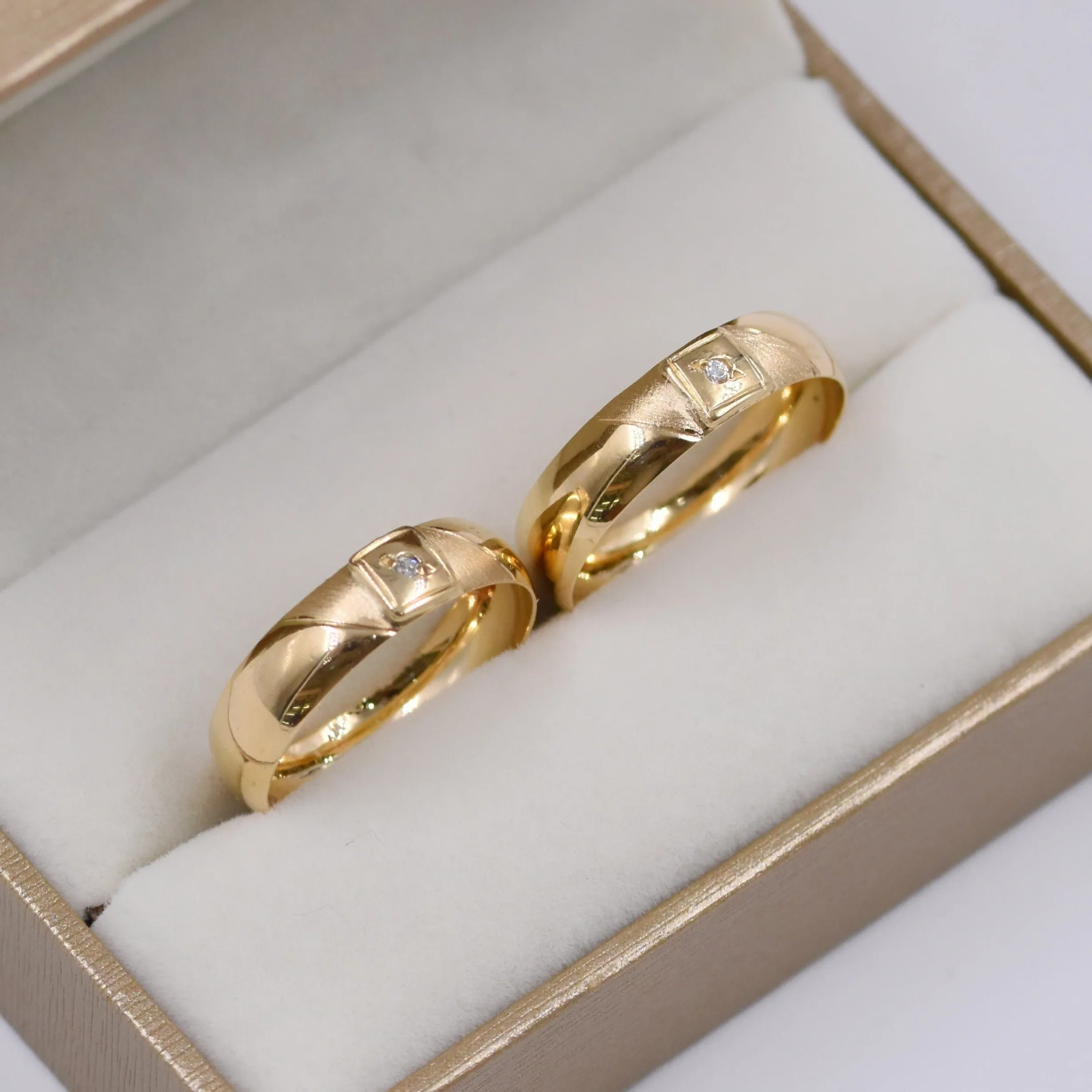 anillos de boda cuadrado