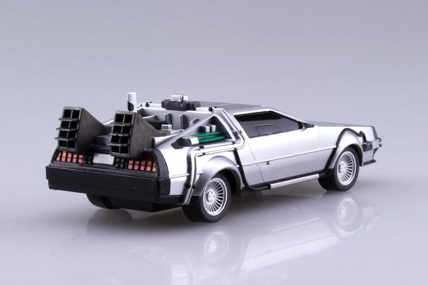 Aoshima - 1/43 Scale Back to the Future Part II: Delorean Pull Back Model Kit