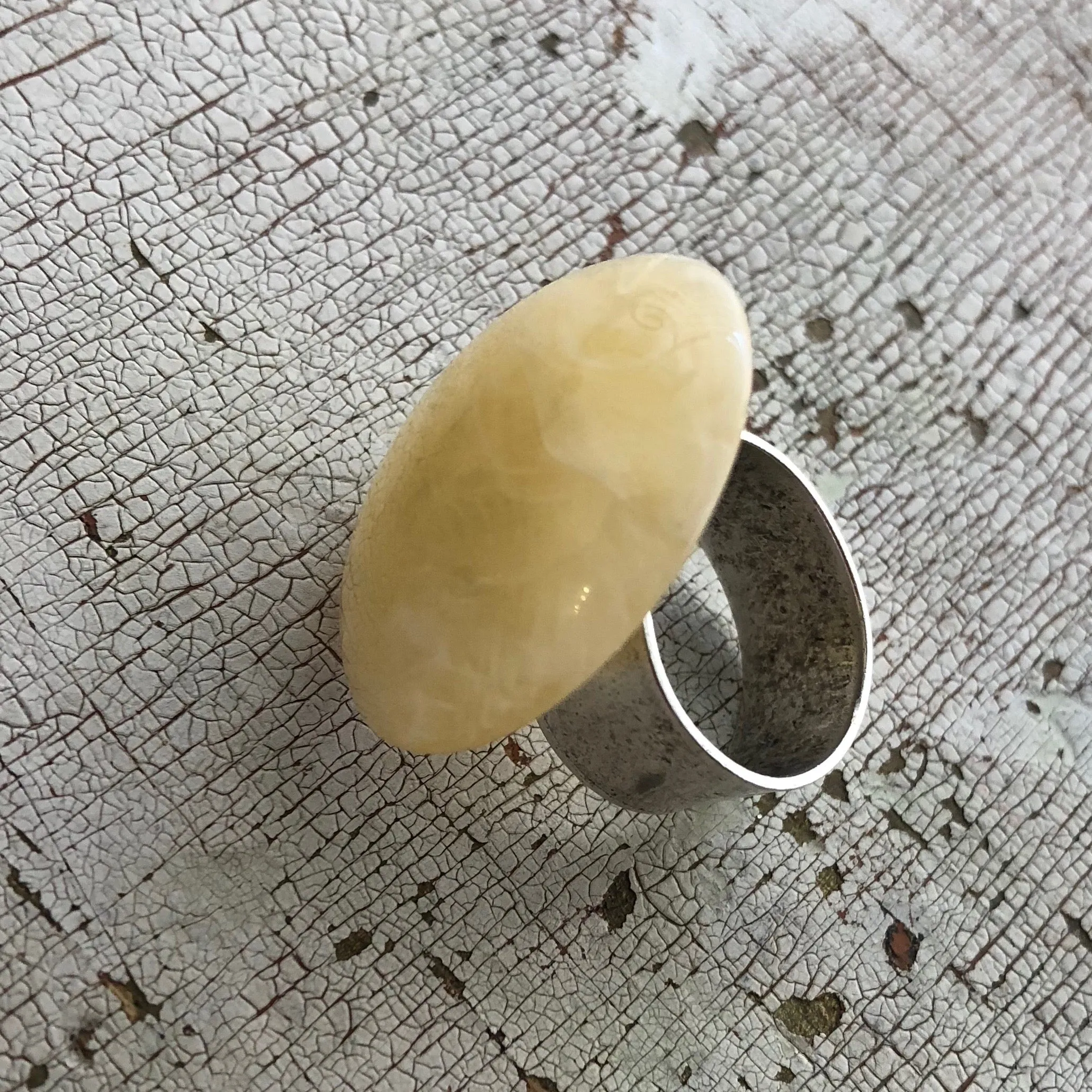 Cream White Marbled Vintage Lucite Silver Cocktail Ring