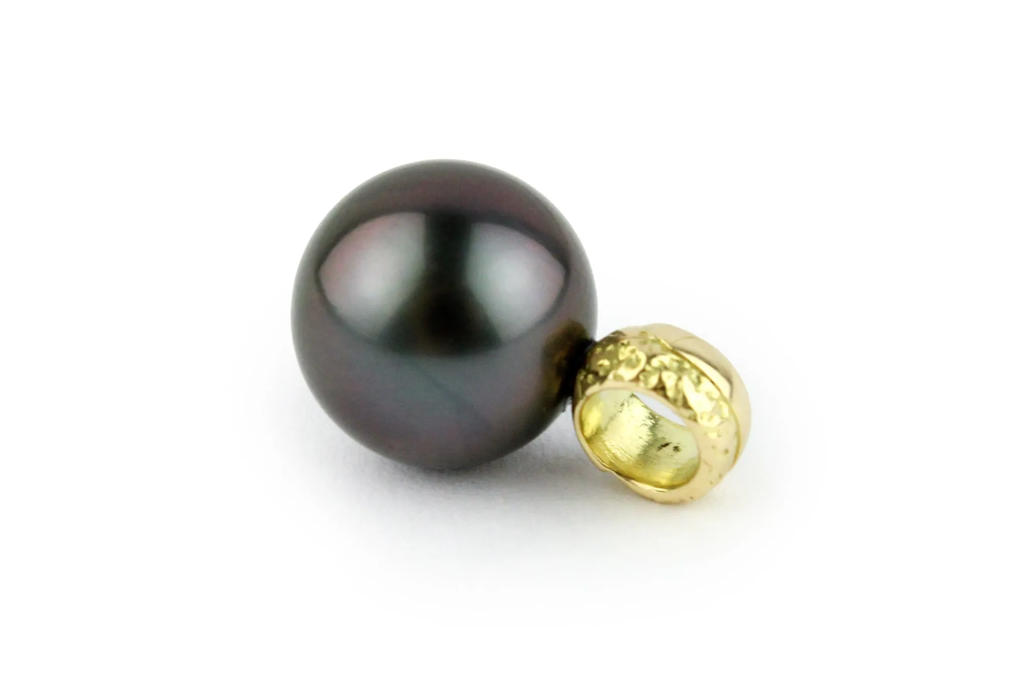 Midnight Purple 10.4mm Tahitian Pearl Pendant on 18K Yellow Gold